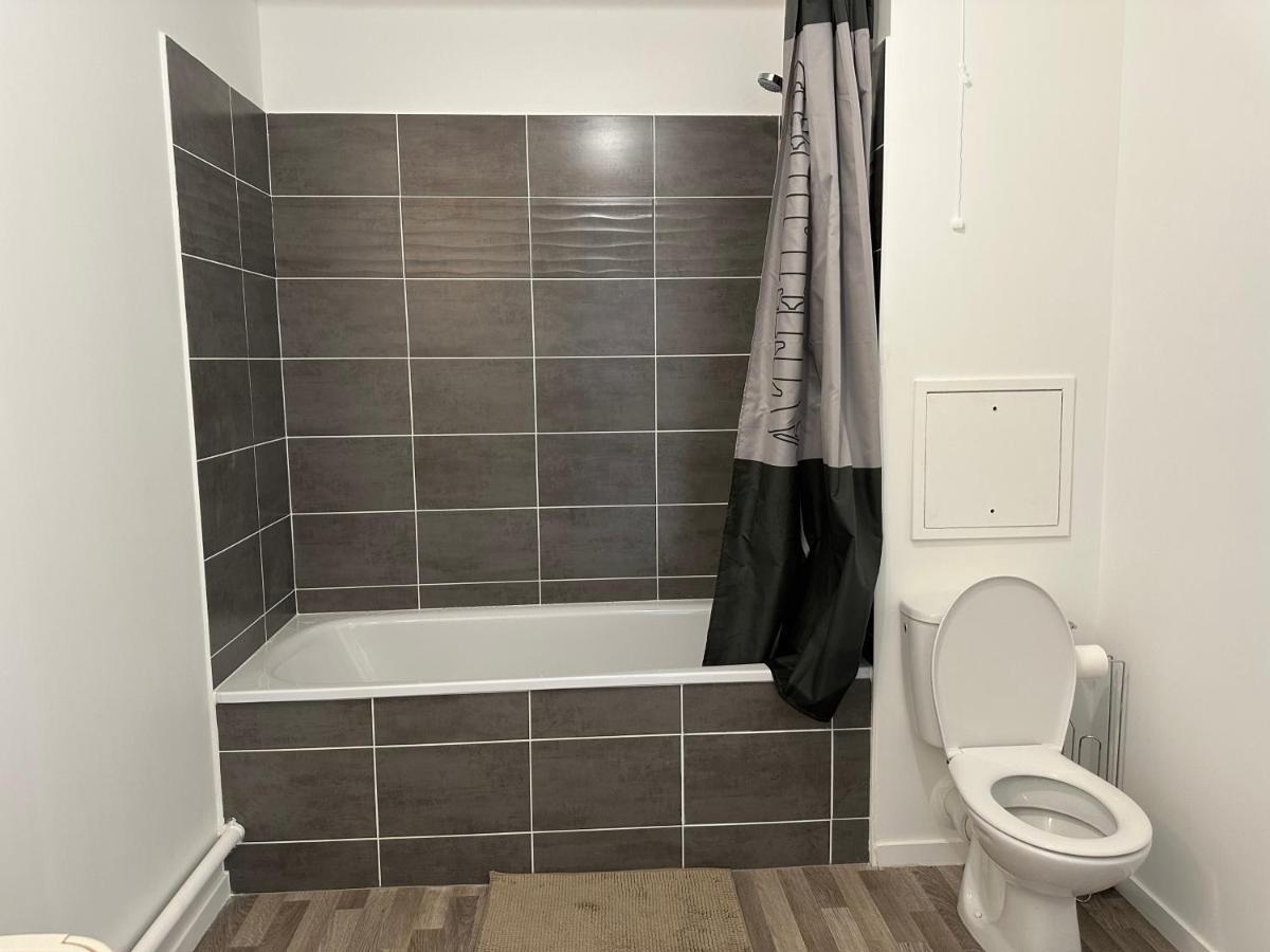 Agreable 2 Pieces Avec Balcon Et Parking Transports By Immo Kit Bnb Sarcelles Exteriör bild