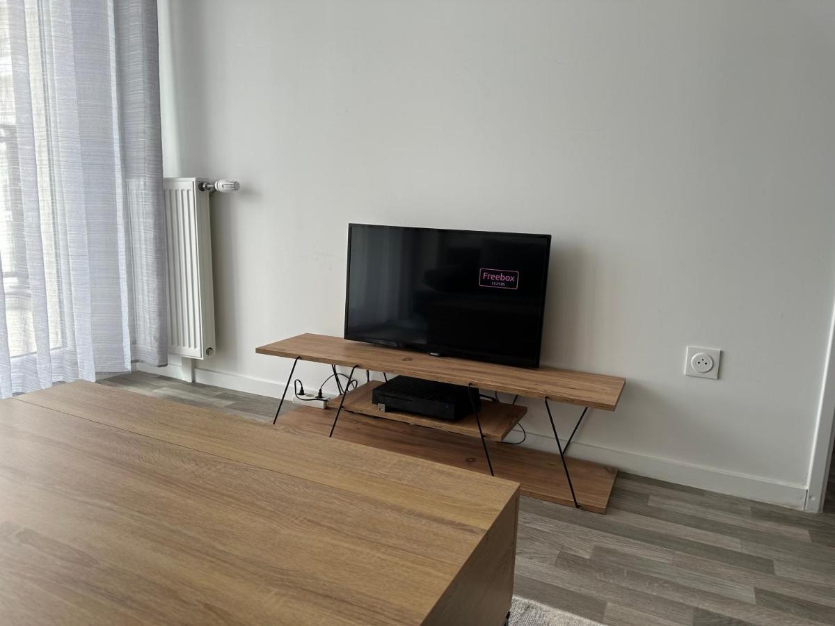 Agreable 2 Pieces Avec Balcon Et Parking Transports By Immo Kit Bnb Sarcelles Exteriör bild