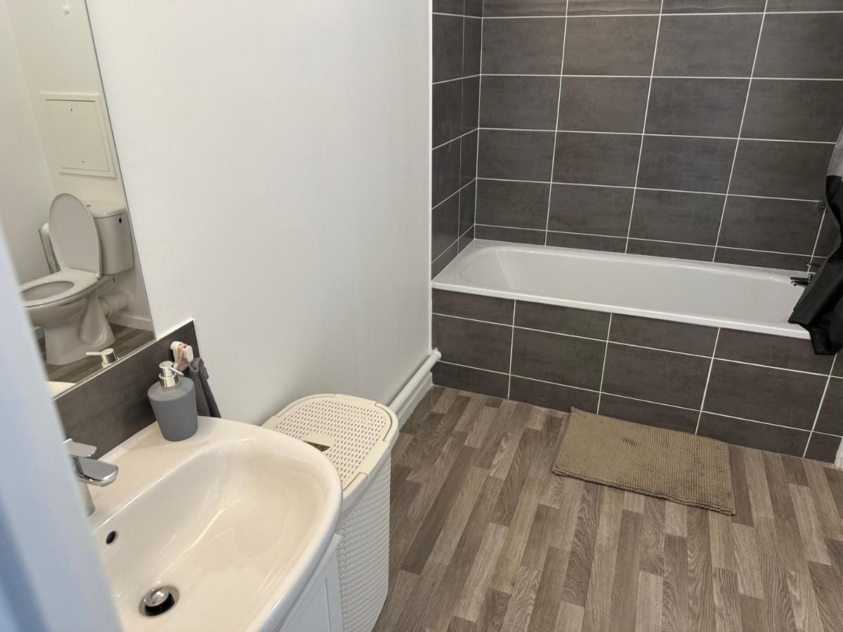 Agreable 2 Pieces Avec Balcon Et Parking Transports By Immo Kit Bnb Sarcelles Exteriör bild