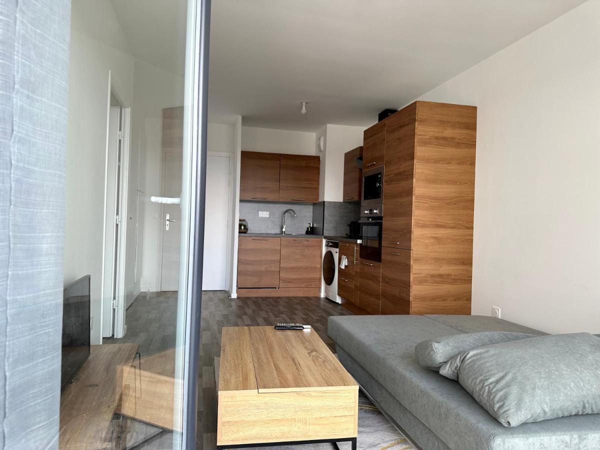 Agreable 2 Pieces Avec Balcon Et Parking Transports By Immo Kit Bnb Sarcelles Exteriör bild